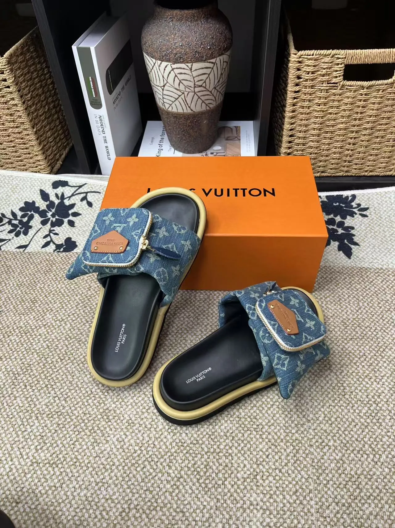 P380 yuan LV Louis Vuitton Full of high-end feel! A popular model among bloggers at home and abroad, it’s retro and fashionable, and looks stunning on your feet! Mainly recommended model on the official website★ ━━━━━ ЅᏇєєt ━━━━━ ▪️Upper: original calfskin ➕5D printing process ▪️Inner: imported mixed sheepskin ▪️Outsole: original molded foam outsole ▪️Size: Female 35-40 Men's 39-44 (women's 41 men's 45)